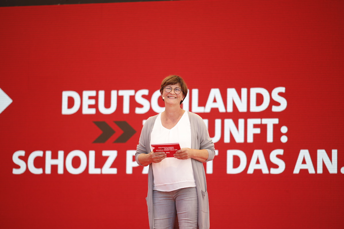 Foto: Saskia Esken spricht bei der SPD-Wahlkampfauftaktkundgebung in Bochum