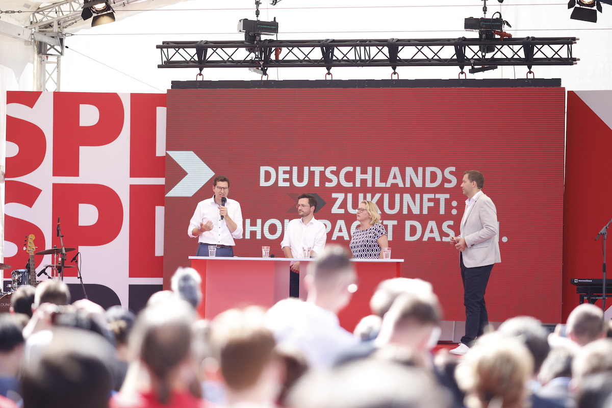 Foto: Thomas Eiskrich, Thomas Kutschaty, Svenja Schulze und Lars Klingbeil im Talk bei der SPD-Wahlkampfauftaktkundgebung in Bochum