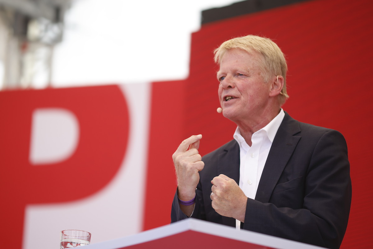 Foto: Reiner Hoffmann spricht bei der SPD-Wahlkampfauftaktkundgebung in Bochum