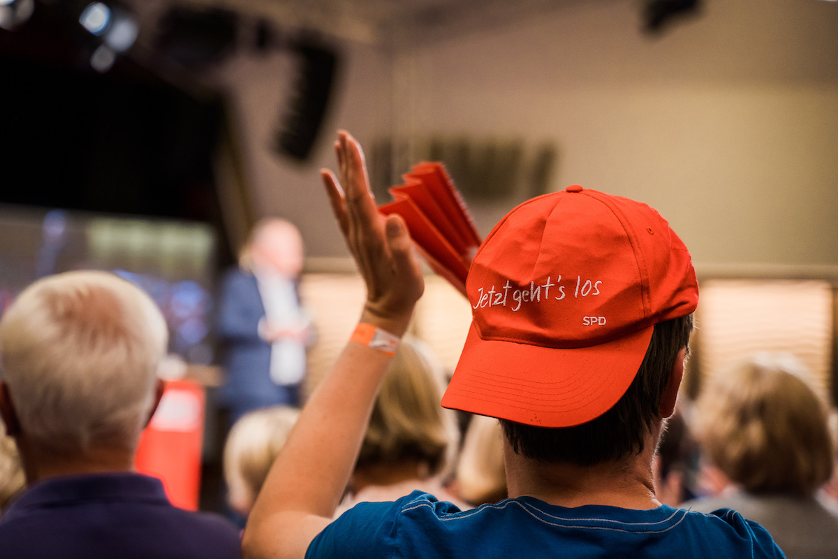 Foto: SPD-Wahlkämpfer mit "Jetzt gehts los"-Cap