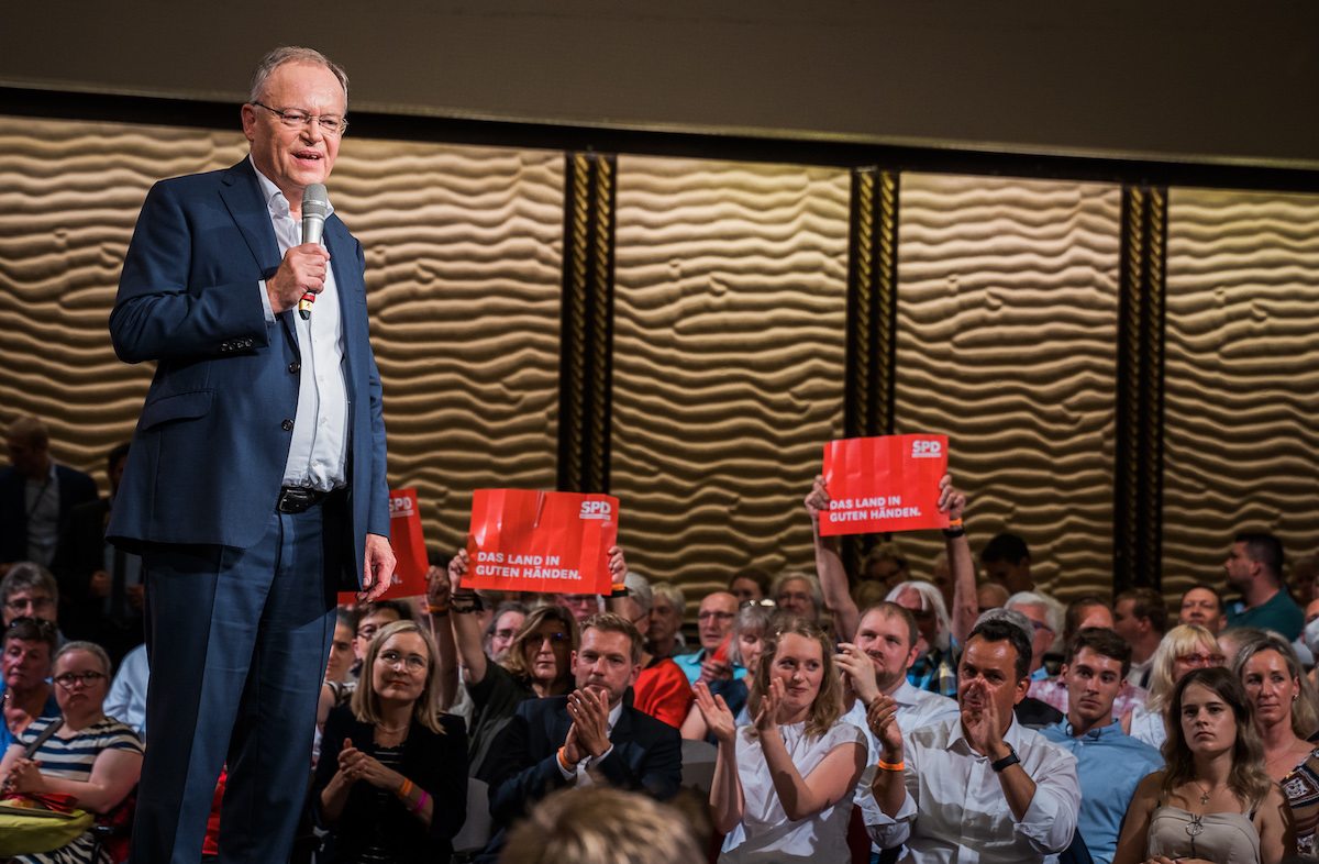 Foto: Stephan Weil spricht beim Wahlkampfauftakt in Cuxhaven