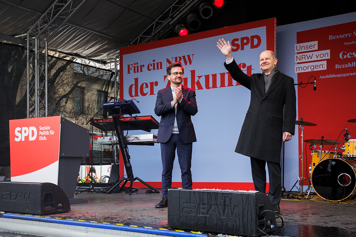 Foto: Thomas Kutschaty und Olaf Scholz beim Wahlkampfauftakt der NRW-SPD in Essen