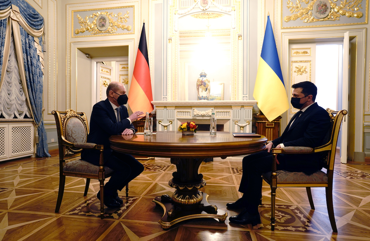 Foto: Olaf Scholz und Wolodymyr Selenskyj kommen im Marienpalast on Kiew zusammen 