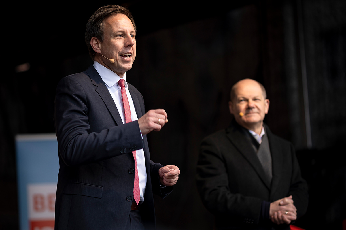 Foto: Spitzenkandidat Thomas Losse-Müller und Bundeskanzler Olaf Scholz beim Wahlkampfauftakt der SPD Schleswig-Holstein.