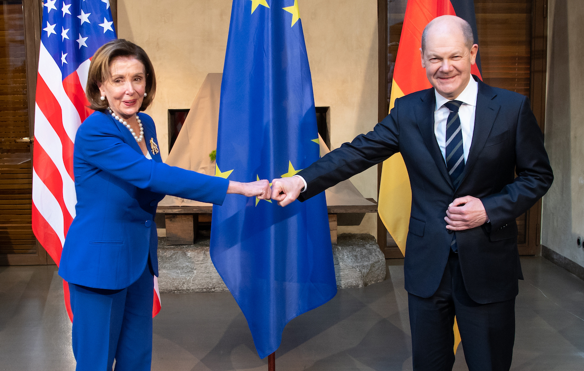 Foto: Nancy Pelosi und Olaf Scholz