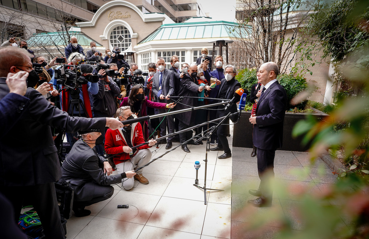 Foto: Olaf Scholz gibt vor seinem treffen mit Joe Biden deutschen Medienvertretern ein Pressestatement