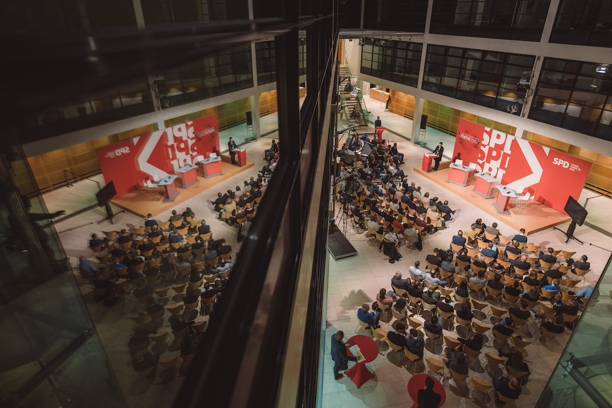 Foto: Blick von oben in das Atrium des Willy-Brandt-Hauses