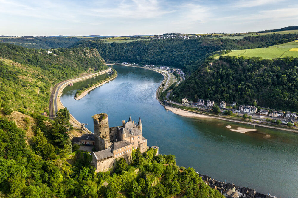 Foto: Blick auf Burg Katz in St. Goarshausen und den Rhein