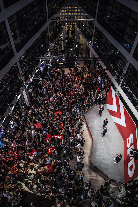 Foto: Blick auf die Party beim Wahlabend im Willy-Brandt-Haus