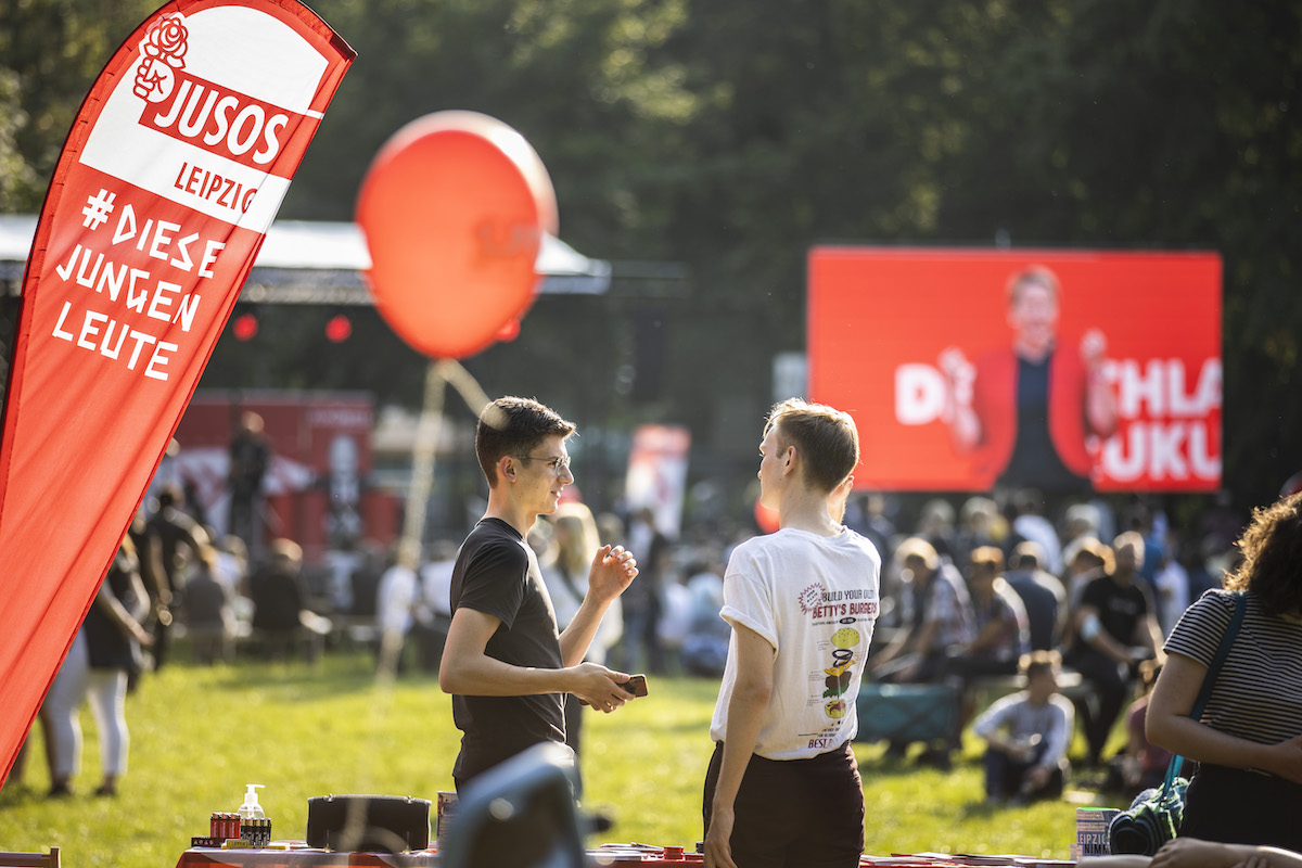 Foto: Jusos im Wahlkampf bei Kundgebung in Leipzig