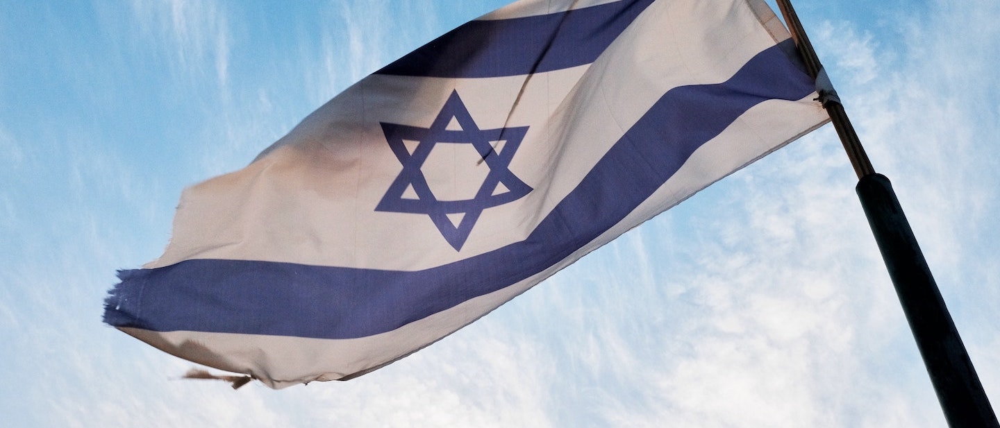 Foto: Israelische Staatsflagge weht an Mast