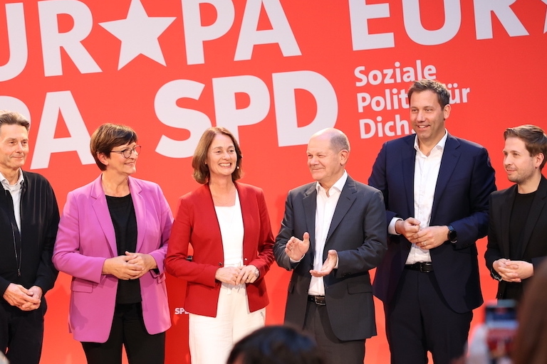 Foto: Rolf Mützenich, Saskia Esken, Katarina Barley, Olaf Scholz, Lars Klingbeil und Kevin Kühnert