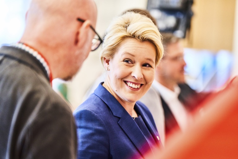 Foto: Franziska Giffey im Gespräch