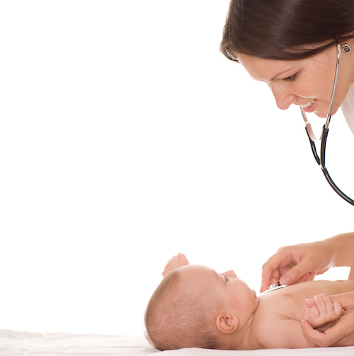 Foto: Krankenschwester untersucht Baby