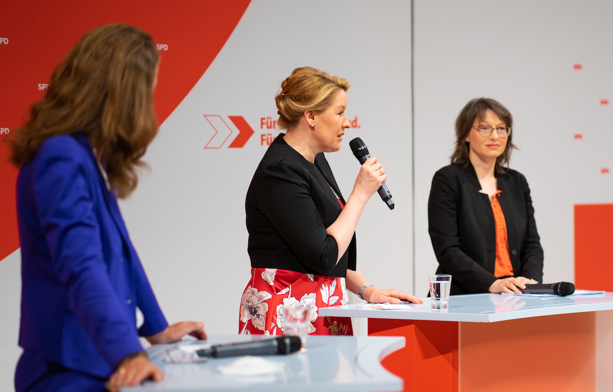 Foto: Berttina Martin, Franziska Giffey und Katja Pähle 