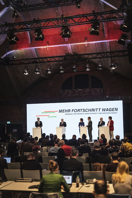 Foto: Blick auf die Pressekonferenz zur Vorstellung des Koalitionsvertrags