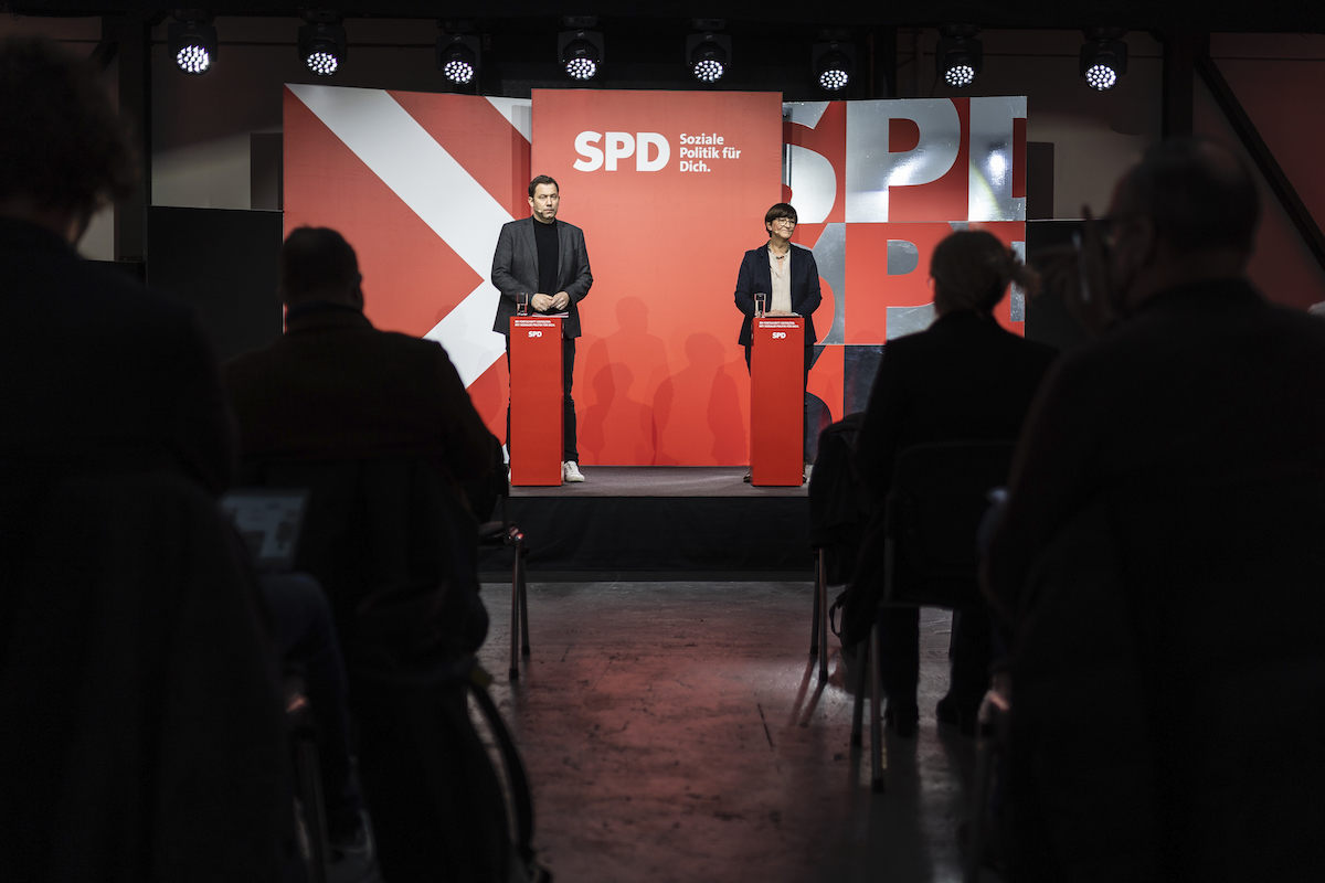 Foto: Lars Klingbeil und Saskia Esken während der Pressekonferenz