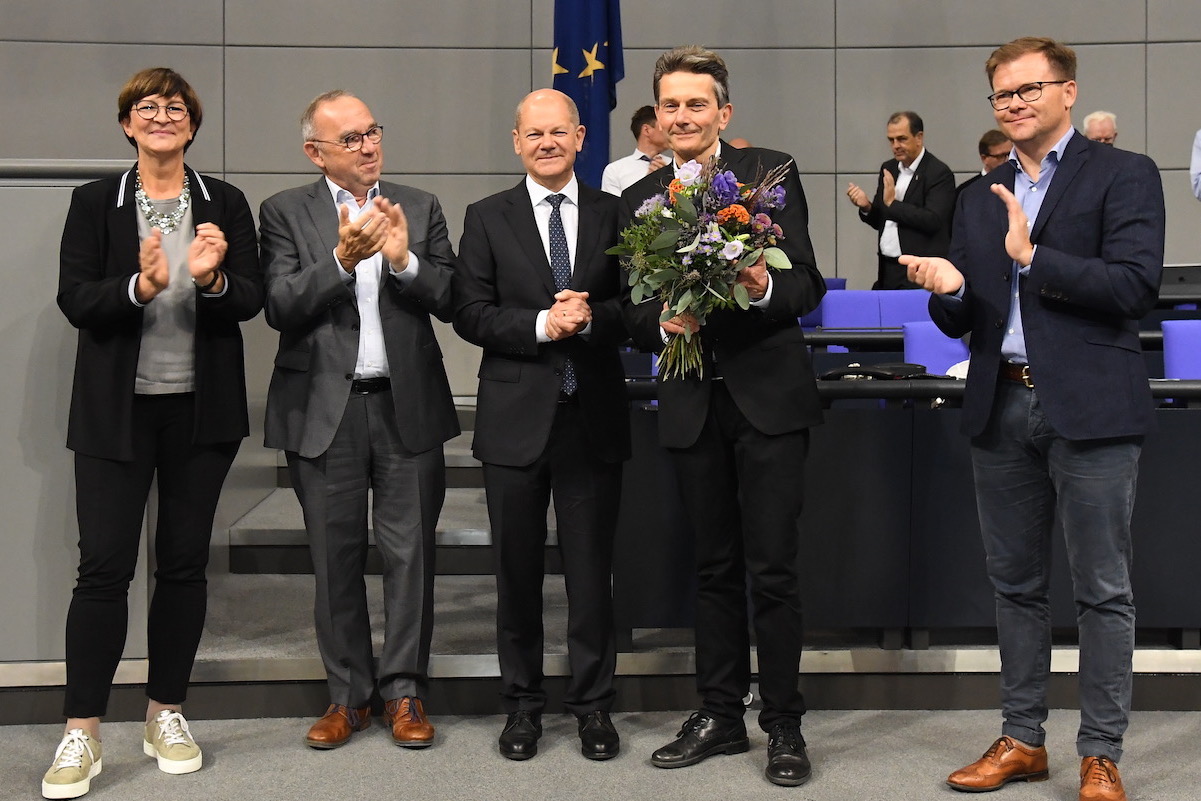 Foto: Saskia Esken, Norbert Walter-Borjans, Olaf Scholz, Rolf Mützenich und Carsten Schneider