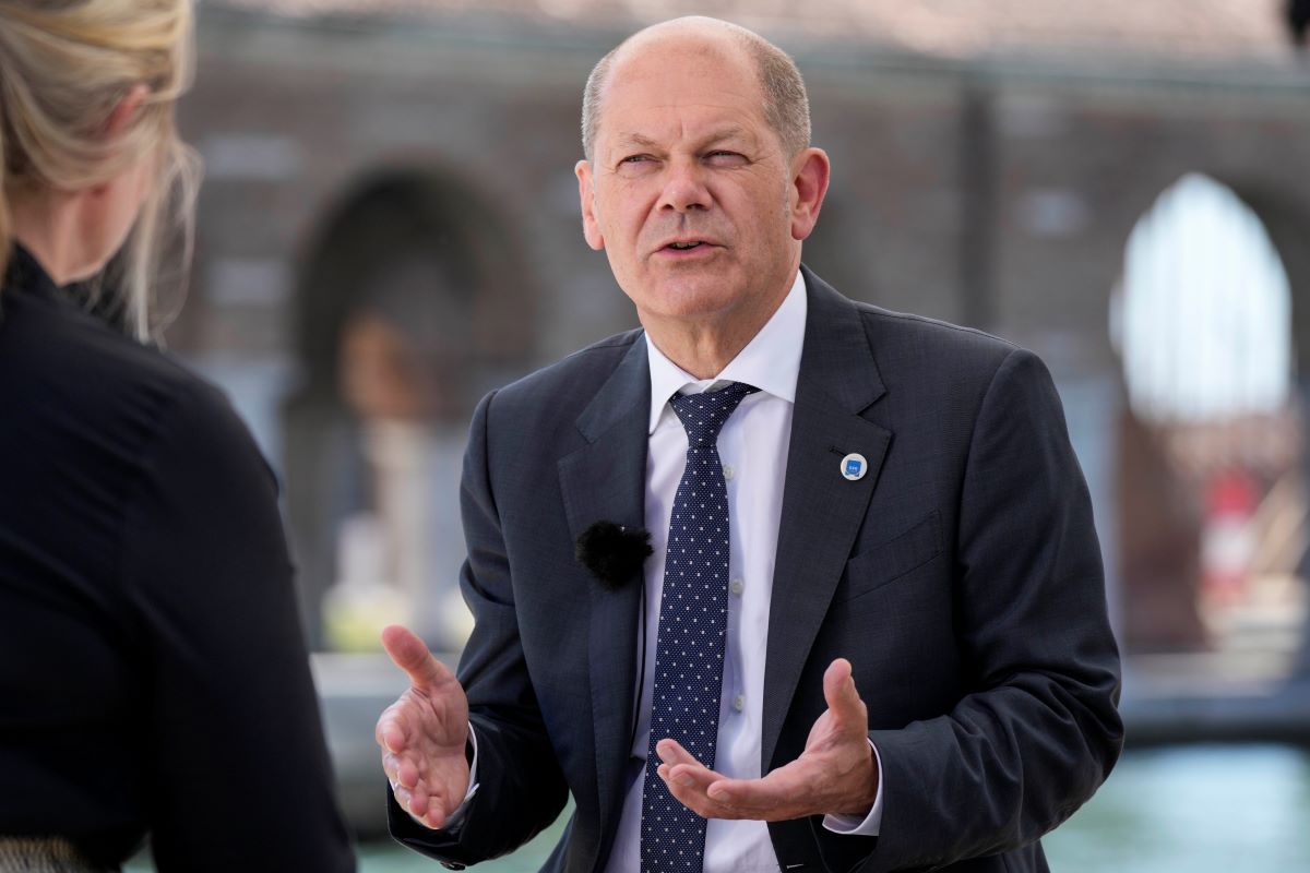 Foto: Olaf Scholz im Interview am Rande des G20-Gipfels in Venedig