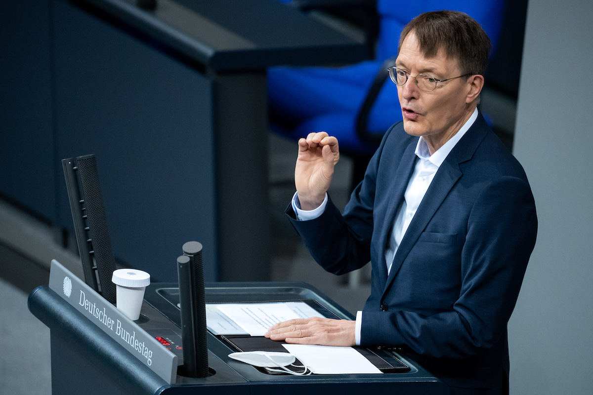 Foto: Karl Lauterbach spricht im Bundestag