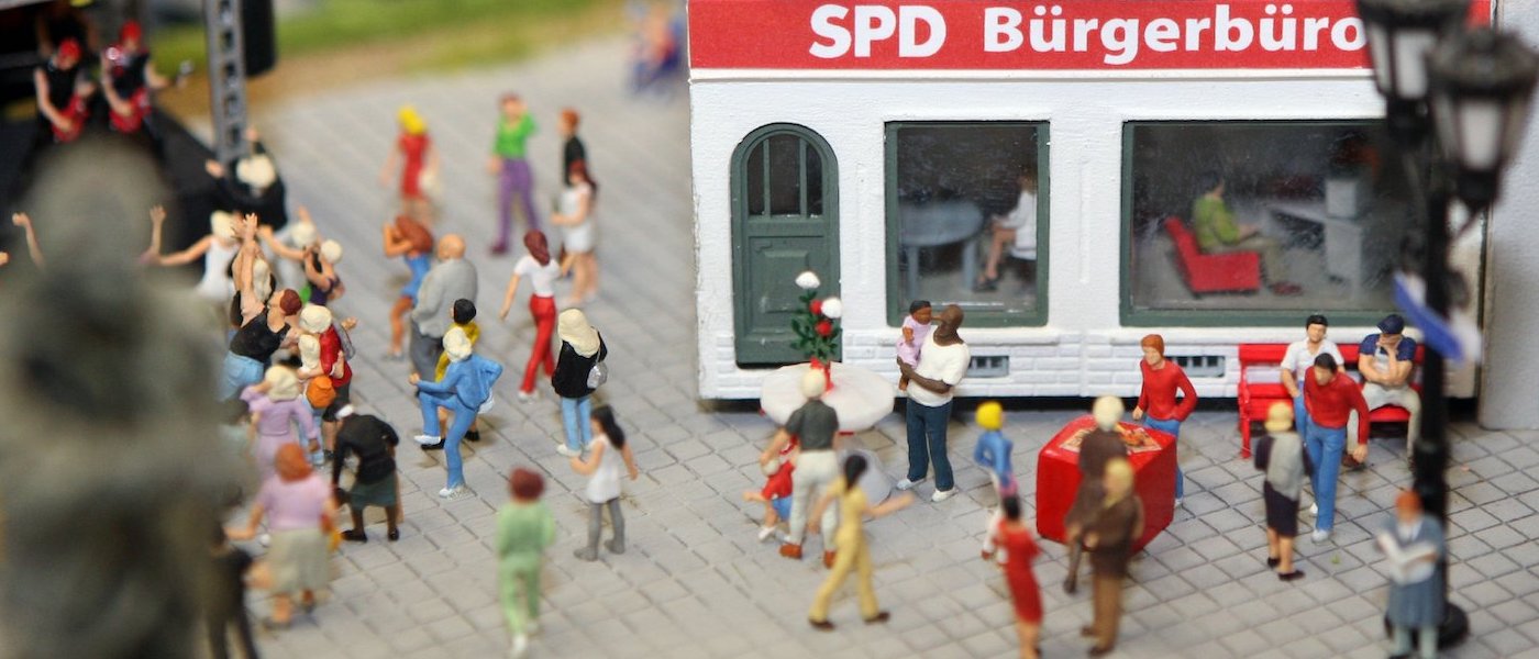 Foto: Das "SPD Bürgerbüro" als Modell im Miniatur Wunderland in Hamburg.