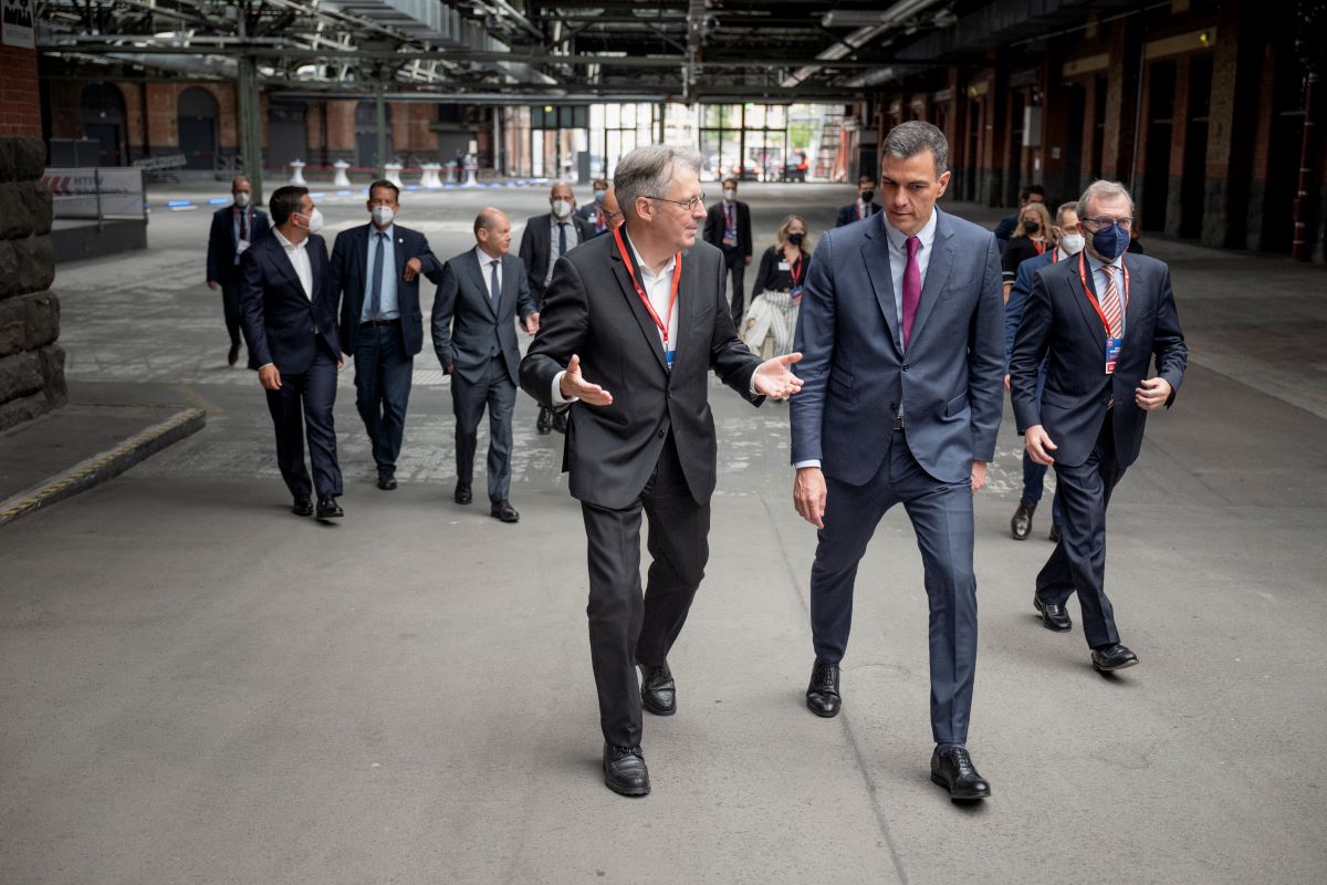 Foto: Achim Post, Pedro Sánchez und andere am Rande der SPE-Konferenz