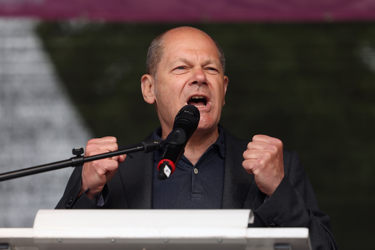 Foto: Olaf Scholz spricht auf der DGB-Kundgebung zum Tag der Arbeit 2022