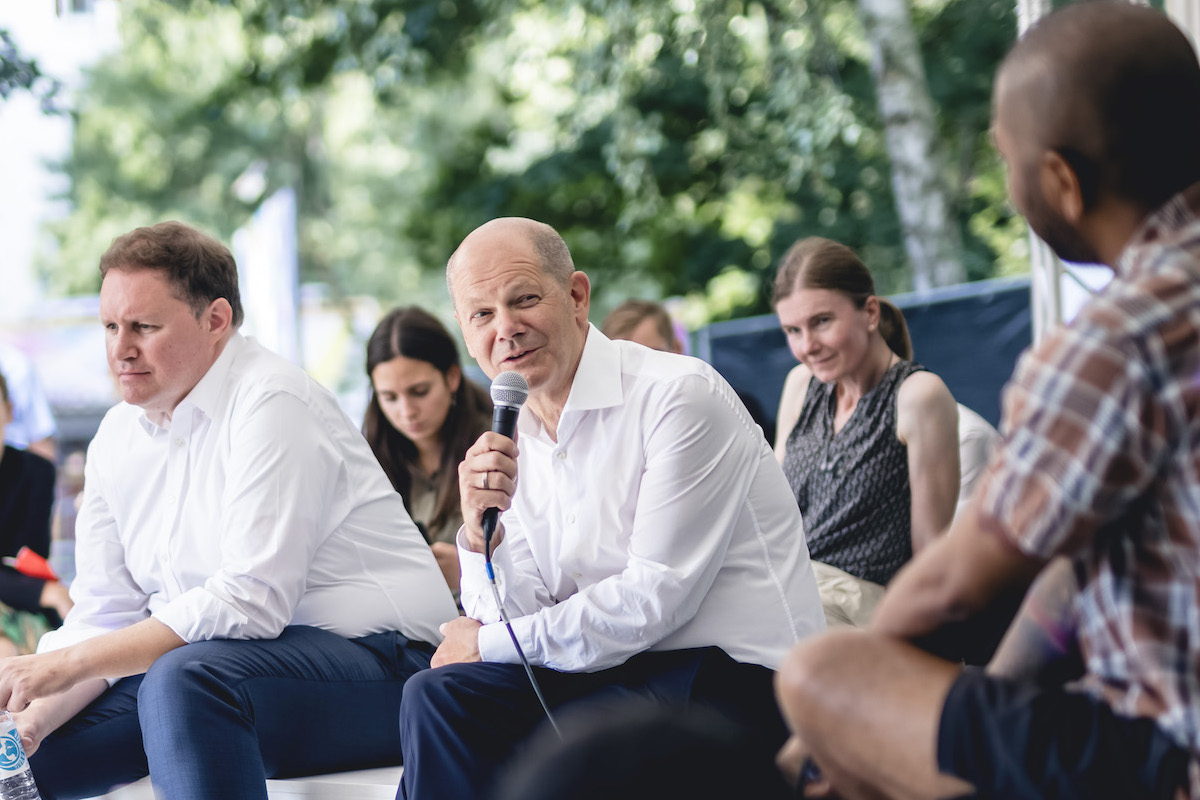 oto: Carsten Brosda und Olaf Scholz im Gespräch mit Kulturschaffenden in der Kulturfabrik Kampnagel, Hamburg