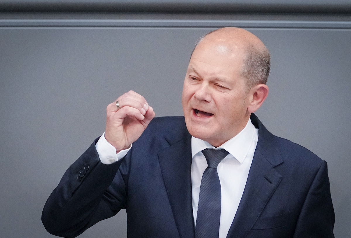 Foto: Olaf Scholz spricht im Deutschen Bundestag