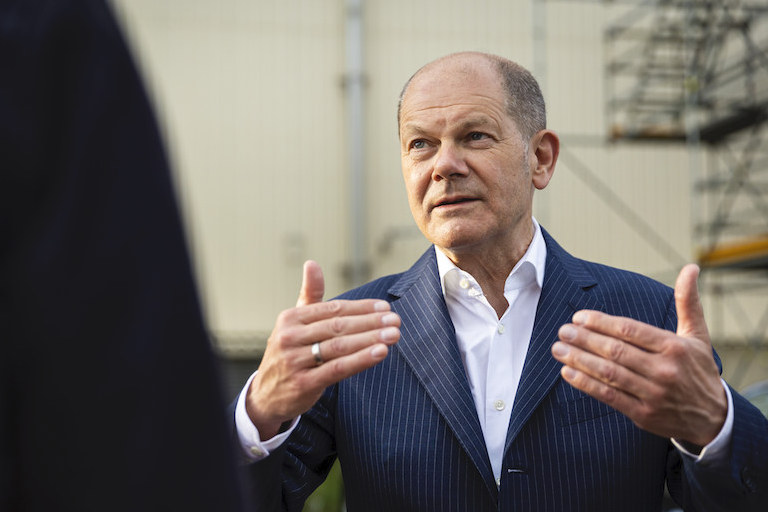 Foto: Olaf Scholz im Gespräch