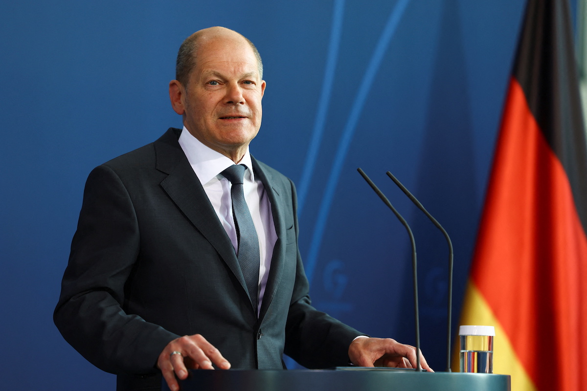 Foto: Olaf Scholz gibt ein Statement ab