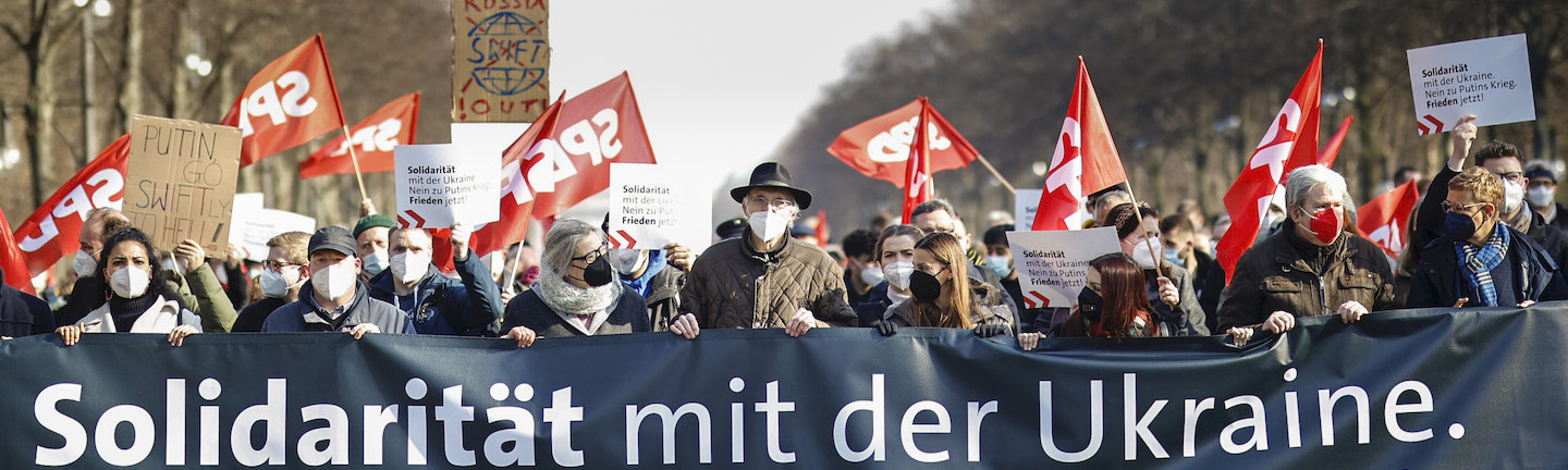 Foto: SPD-Mitglieder demonstrieren gegen Putins Krieg