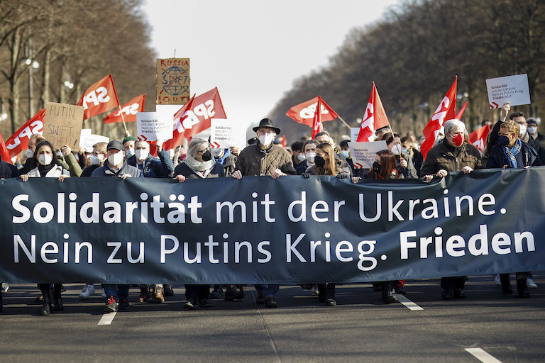 Foto: SPD-Mitglieder demonstrieren gegen Putins Krieg