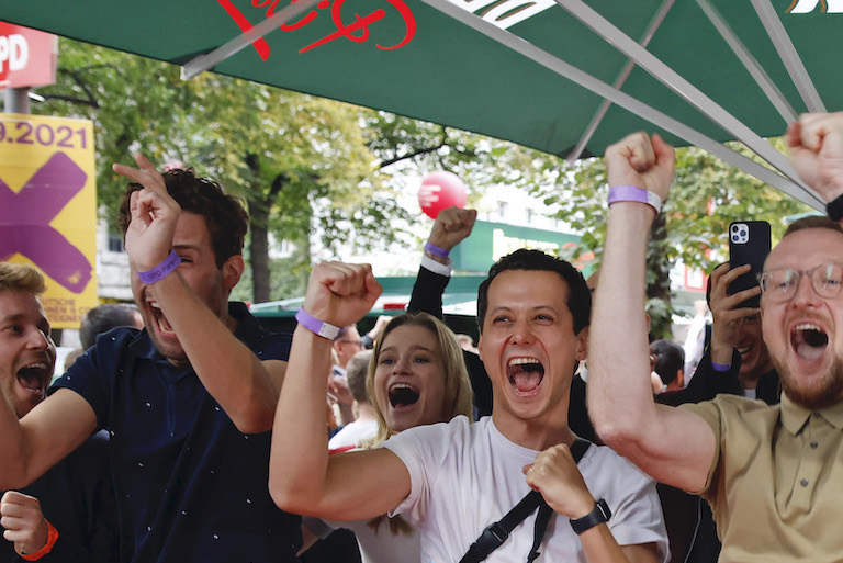 photothek Foto: SPD-Anhänger jubeln bei der Wahlparty bei der Bundestagswahl 2021
