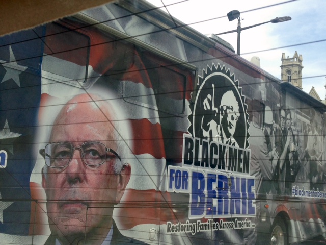 Foto: Truck mit Aufschrift "Black Men for Bernie"