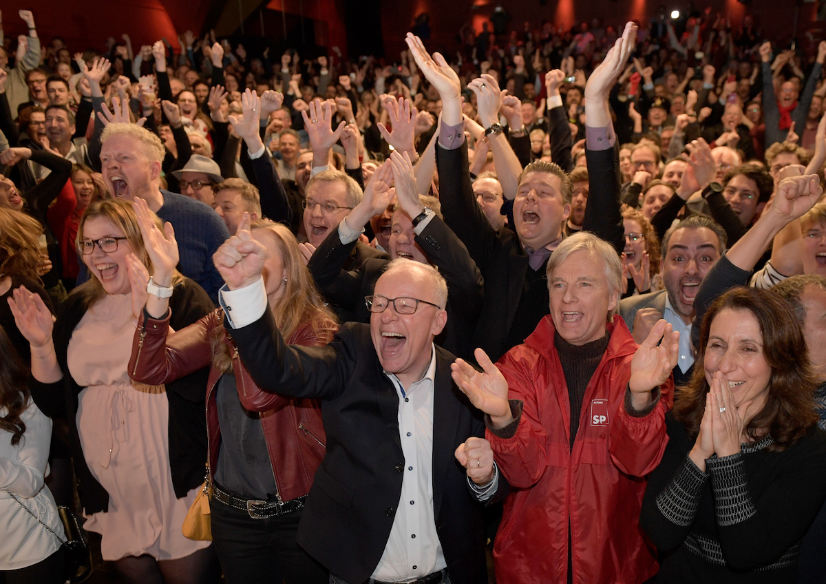 Foto: Jubel nach der ersten Prognose bei der Wahlparty der SPD Hamburg 