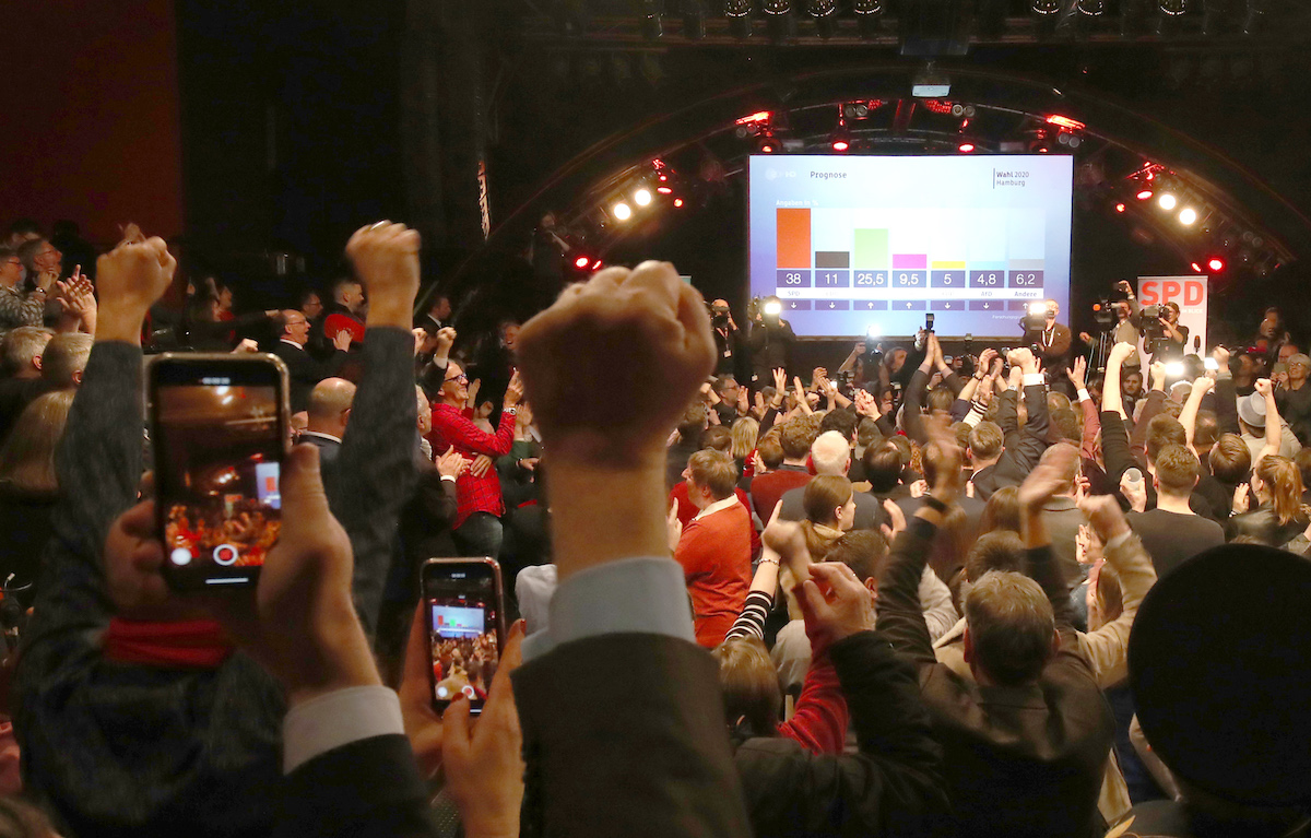 Foto: Jubel nach der ersten Prognose bei der Wahlparty der SPD Hamburg 