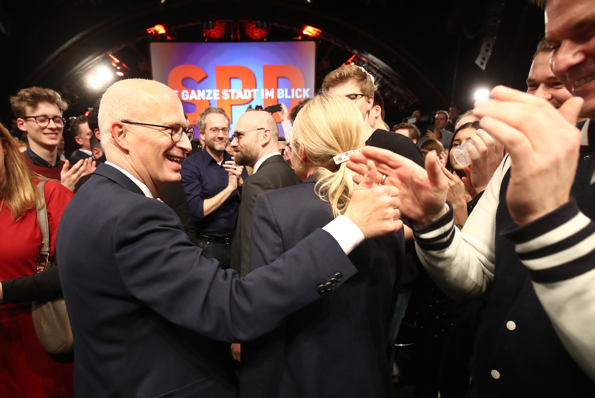 Foto: Peter Tschentscher wird bei der Wahlparty der SPD Hamburg empfangen