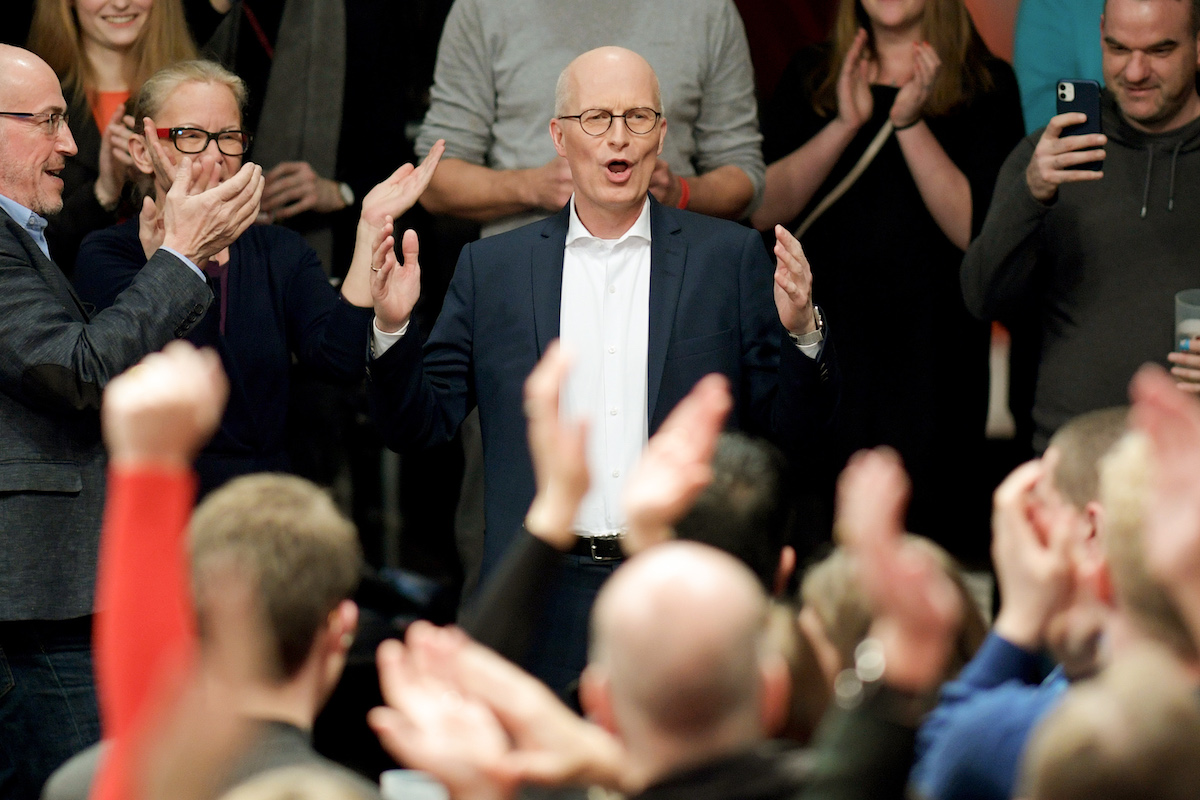 Foto: Peter Tschentscher jubelt bei der Wahlparty der SPD Hamburg