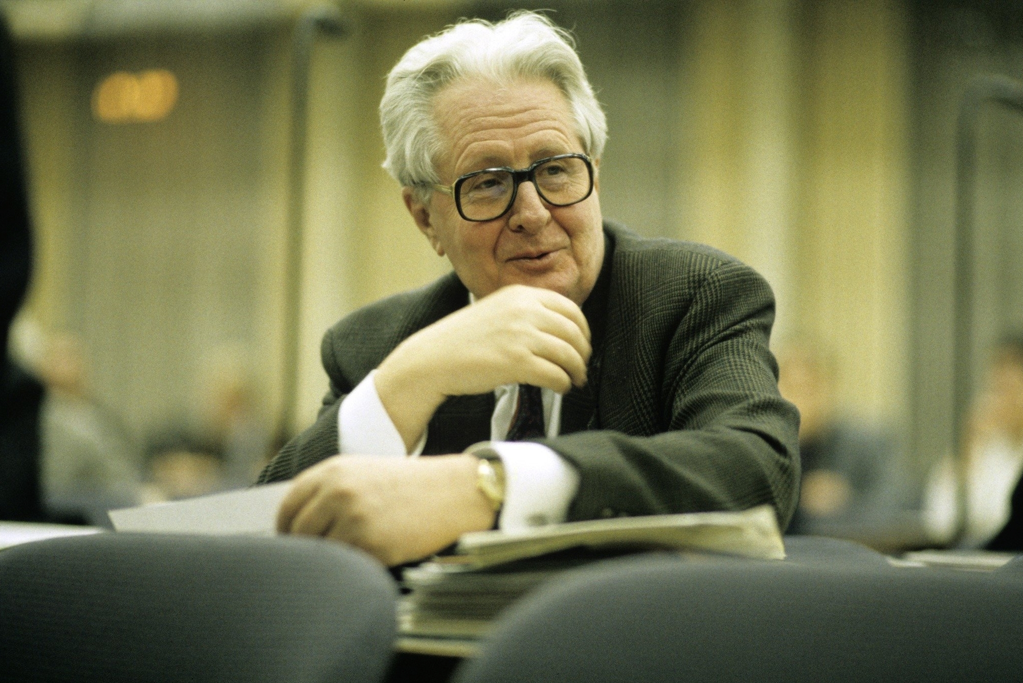 Foto: Hans-Jochen Vogel während einer Sitzung der Verfassungskommission 1992
