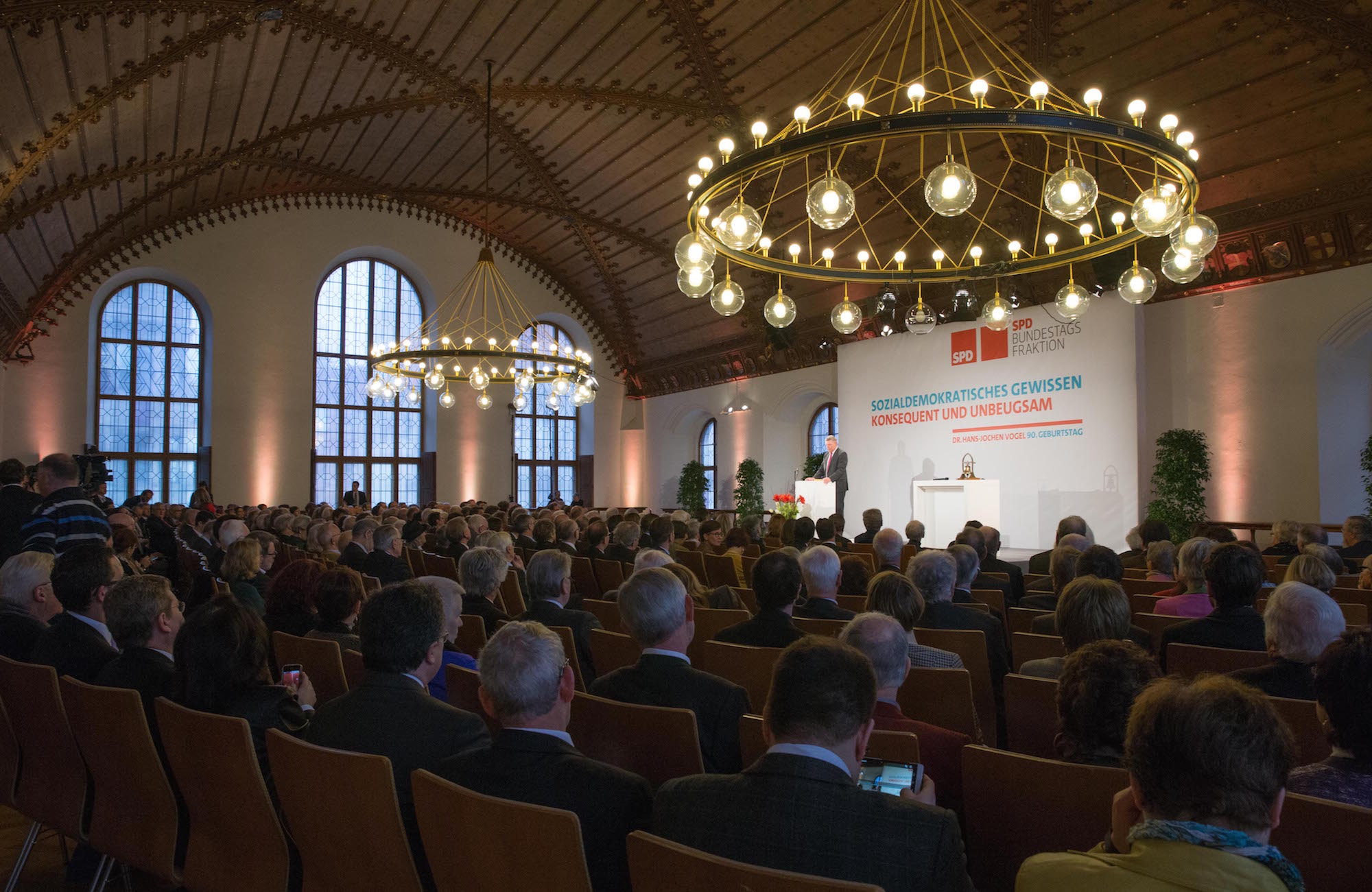 Foto: Blick in den Festakt zu Ehren von Hans-Jochen Vogel im Festsaal des Alten Rathauses München