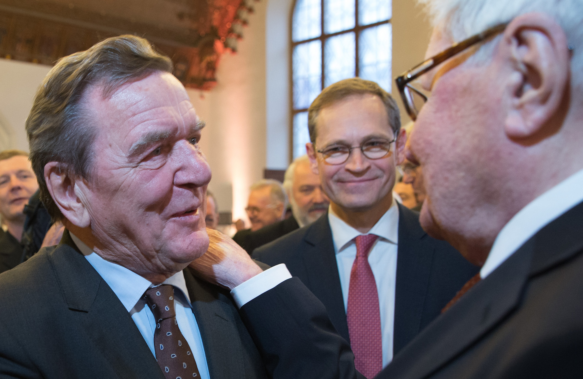 Gerhard Schröder (l.) und Michael Müller gratulieren Hans-Jochen Vogel