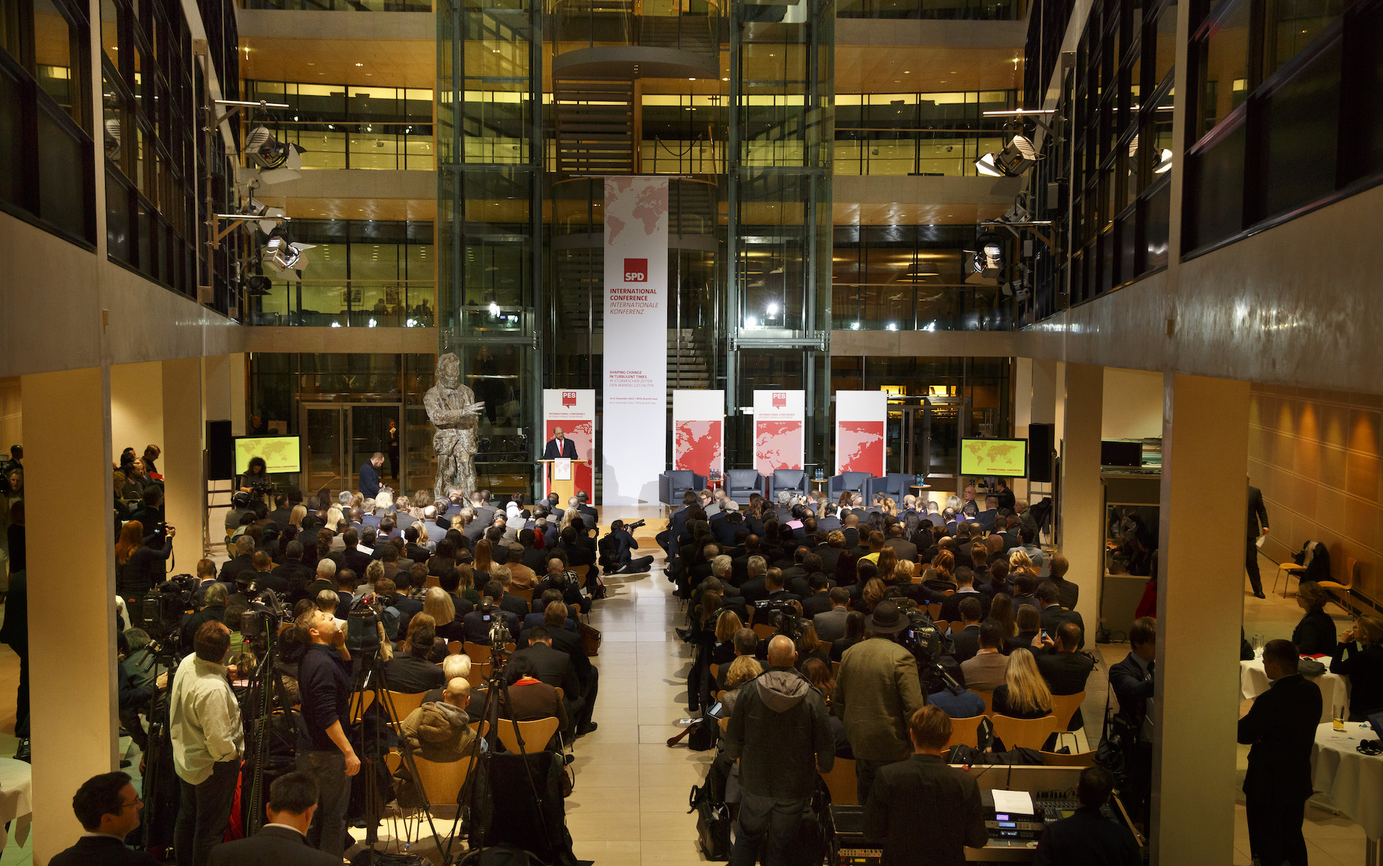 Großes Interesse an der Internationalen Konferenz der SPD; Foto: Ute Grabowsky