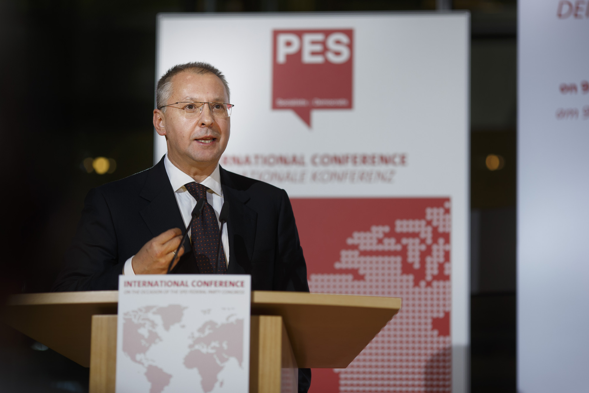 Sergei Stanischev, Präsident der Sozialdemokratischen Partei Europas, übernahm die Einführung in das Panel zur europäischen zusammenarbeit; Foto: Ute Grabowsky