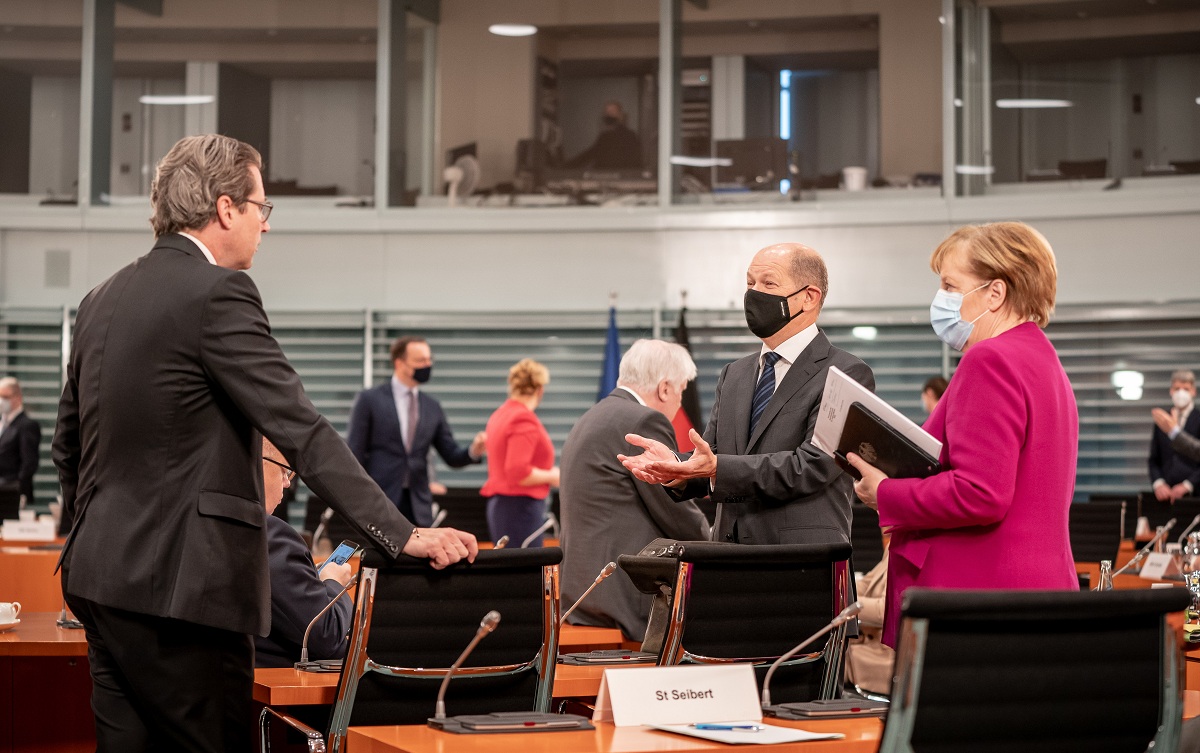Foto: Verkehrsminister Andreas Scheuer, Finanzminister Olaf Scholz und Bundeskanzlerin Angela Merkel am Rande einer Kabinettssitzung