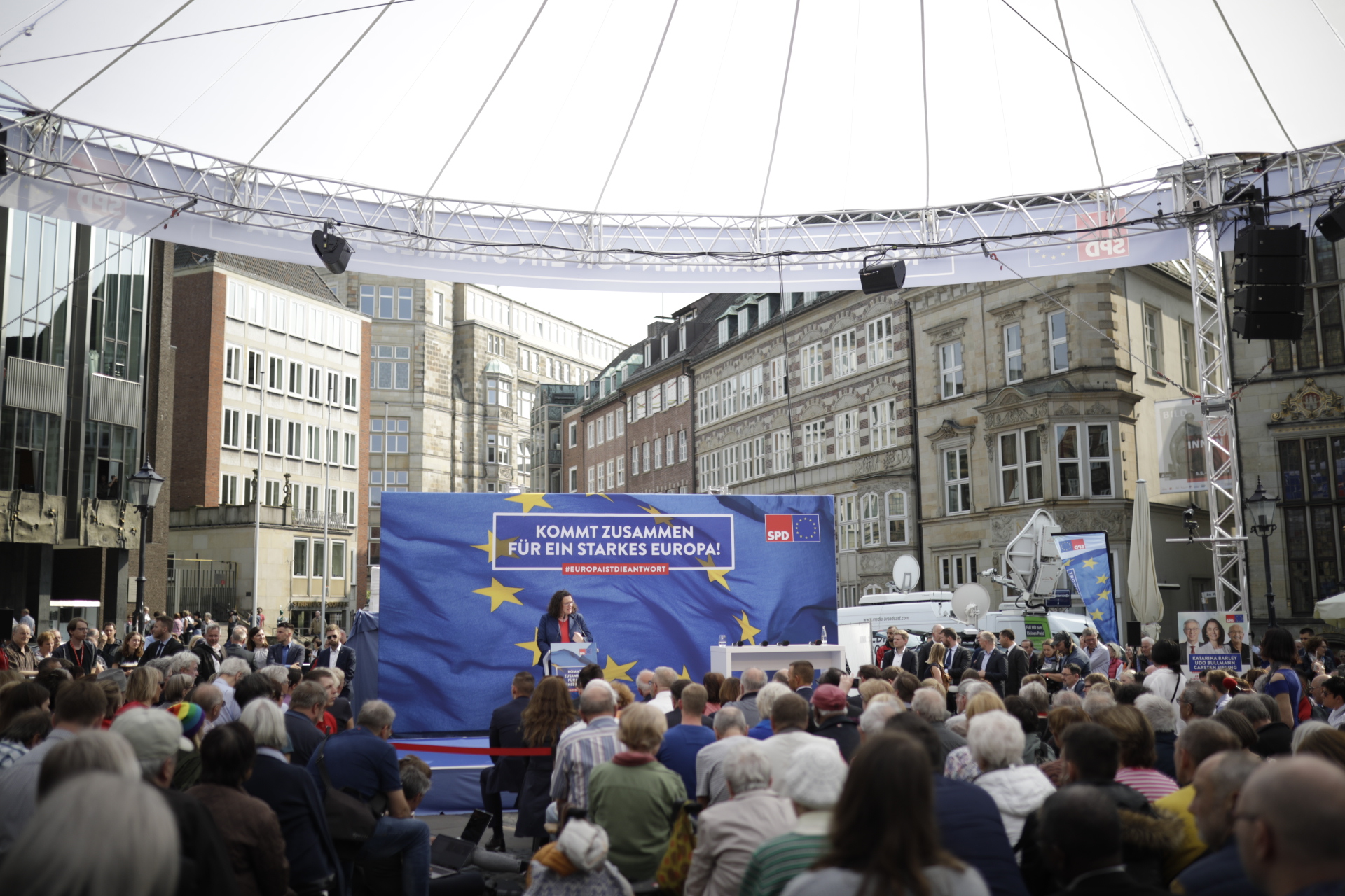 Foto: Andrea Nahles spricht bei der SPD-Kundgebung in Bremen