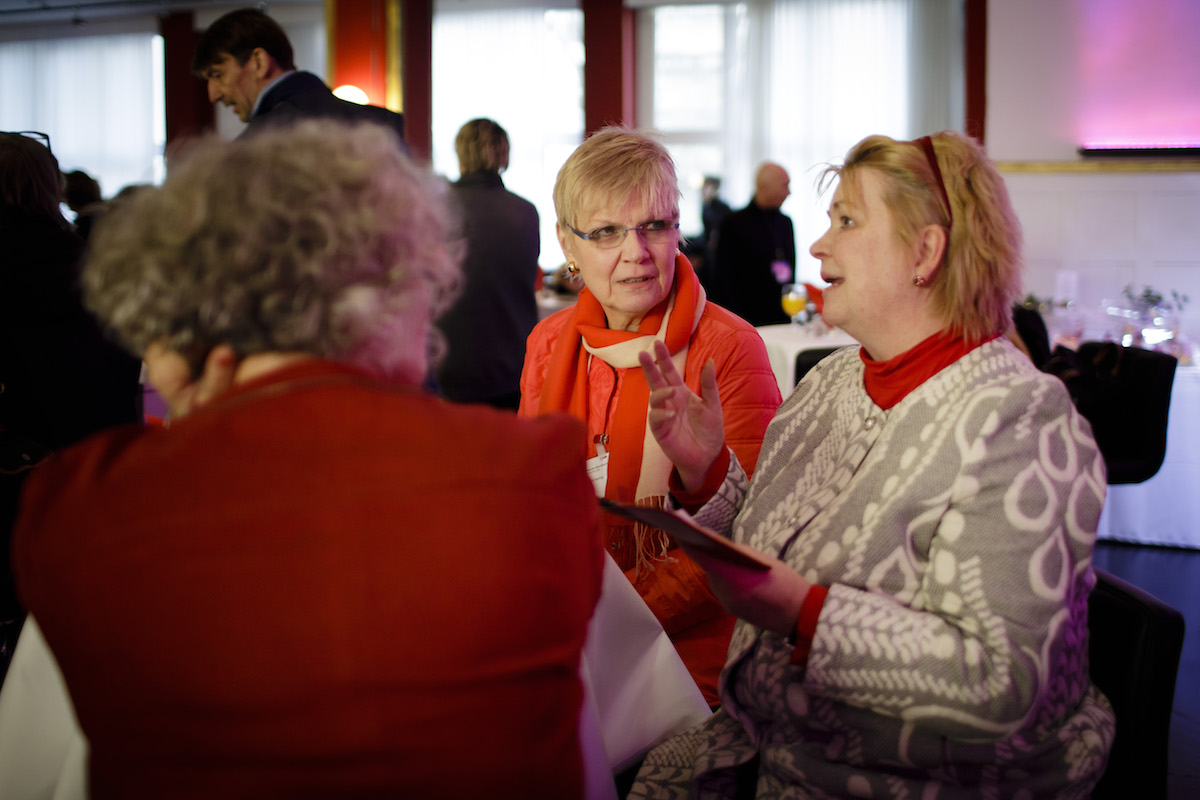 Foto: Gespräche beim SPD-Frauensalon 2018