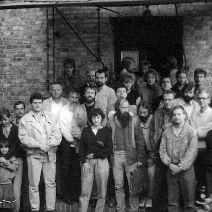 Foto: Frauen und Männer gründen am 7.10.1989 in Schwante die Sozialdemokratische Partei in der DDR