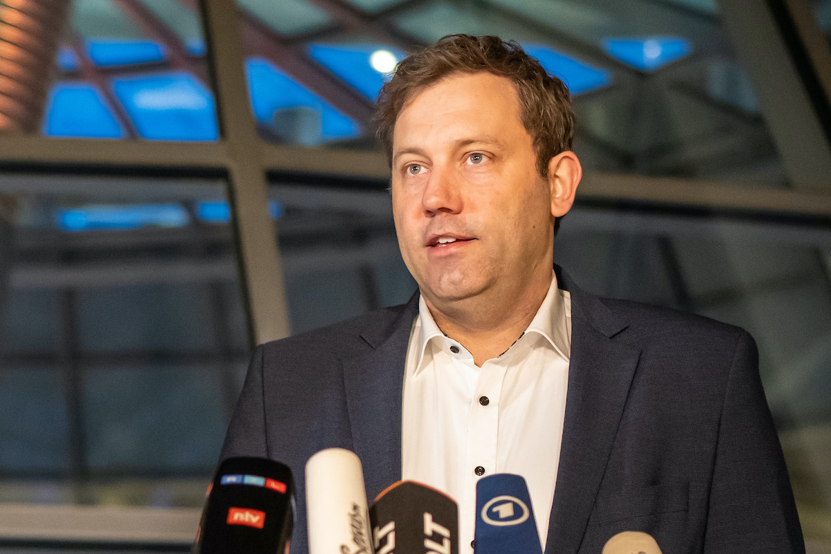 Foto: Lars Klingbeil gibt Pressestatement ab