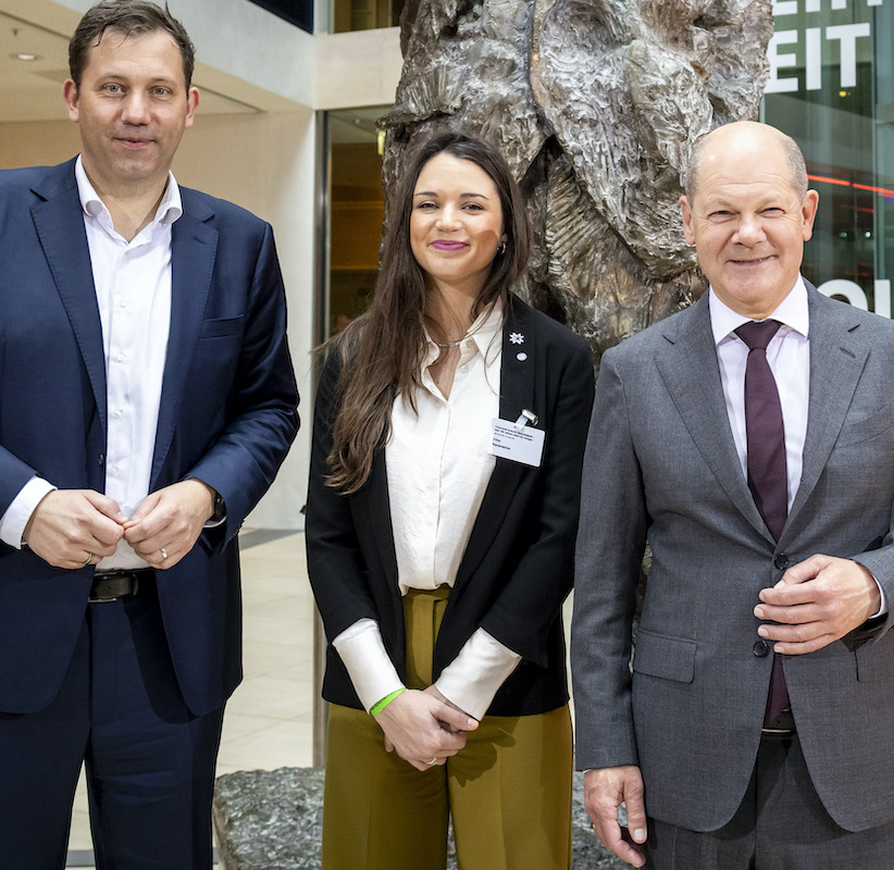 Foto: Lars Klingbeil, Irina Karamanos und Olaf Scholz